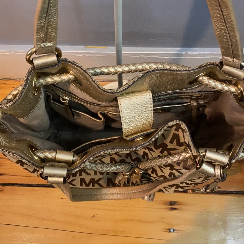 Purse - Picture 4 of 4